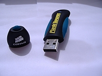 CORSAIR FlashDrive Voyager 4GB